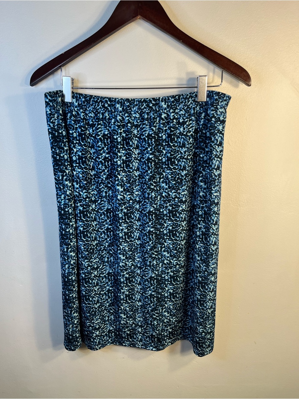Coldwater Creek Midi Skirt Blue, Black , and White Pattern Women’s Petite Medium